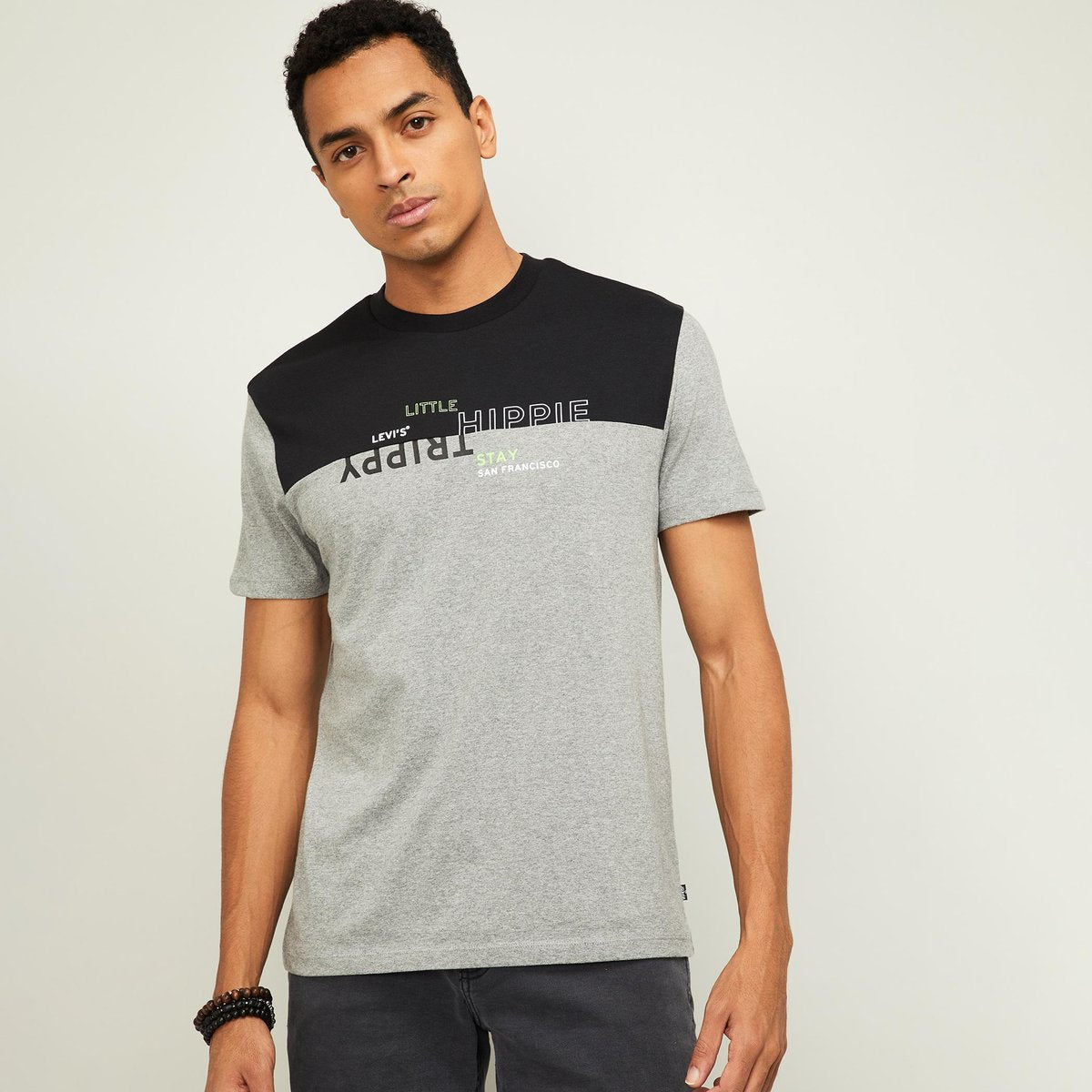 Men Colourblocked Regular Fit Crew Neck T-shirt by Levi’s