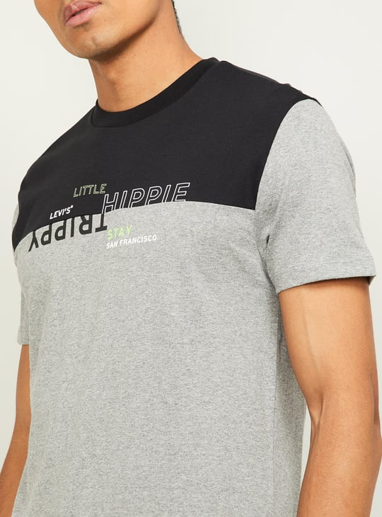 Men Colourblocked Regular Fit Crew Neck T-shirt by Levi’s