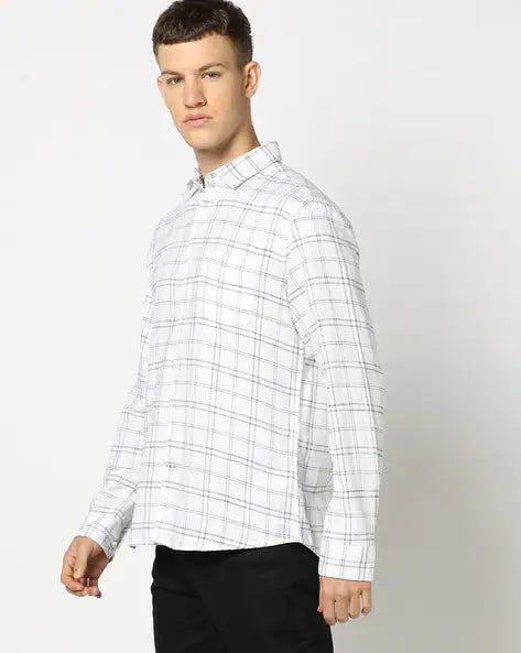 Men Checked Slim Fit Shirt by Netplay