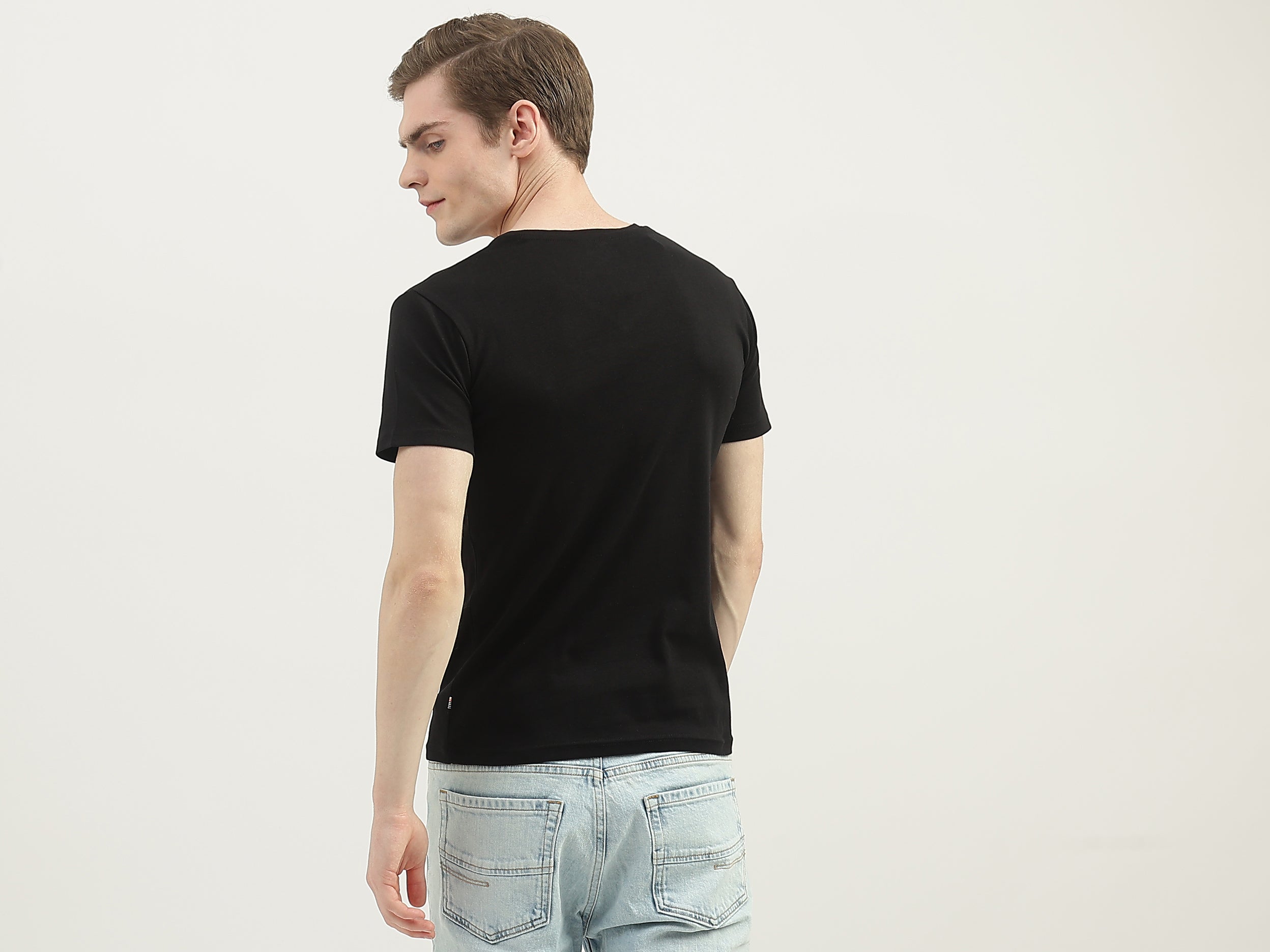 Men Solid V-Neck T-Shirt
By United Colors of Benetton