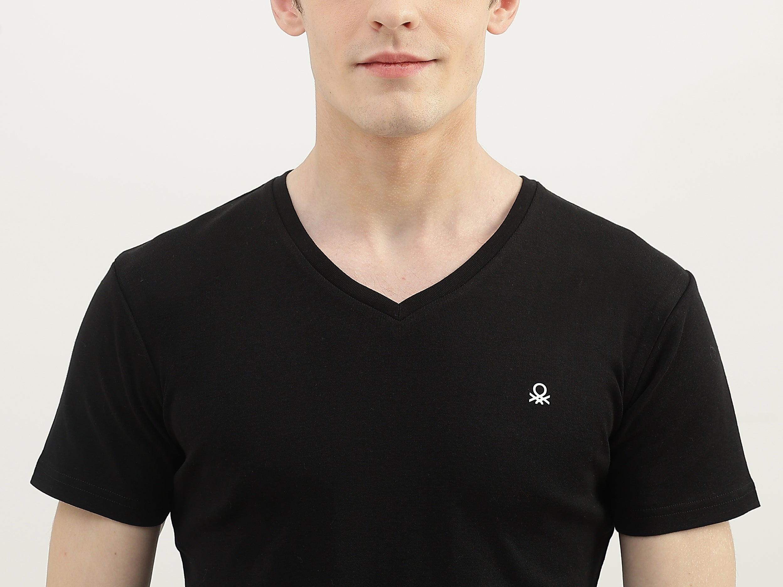 Men Solid V-Neck T-Shirt
By United Colors of Benetton